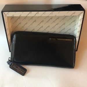 Kenneth Cole Large Leather Zip Around Wallet